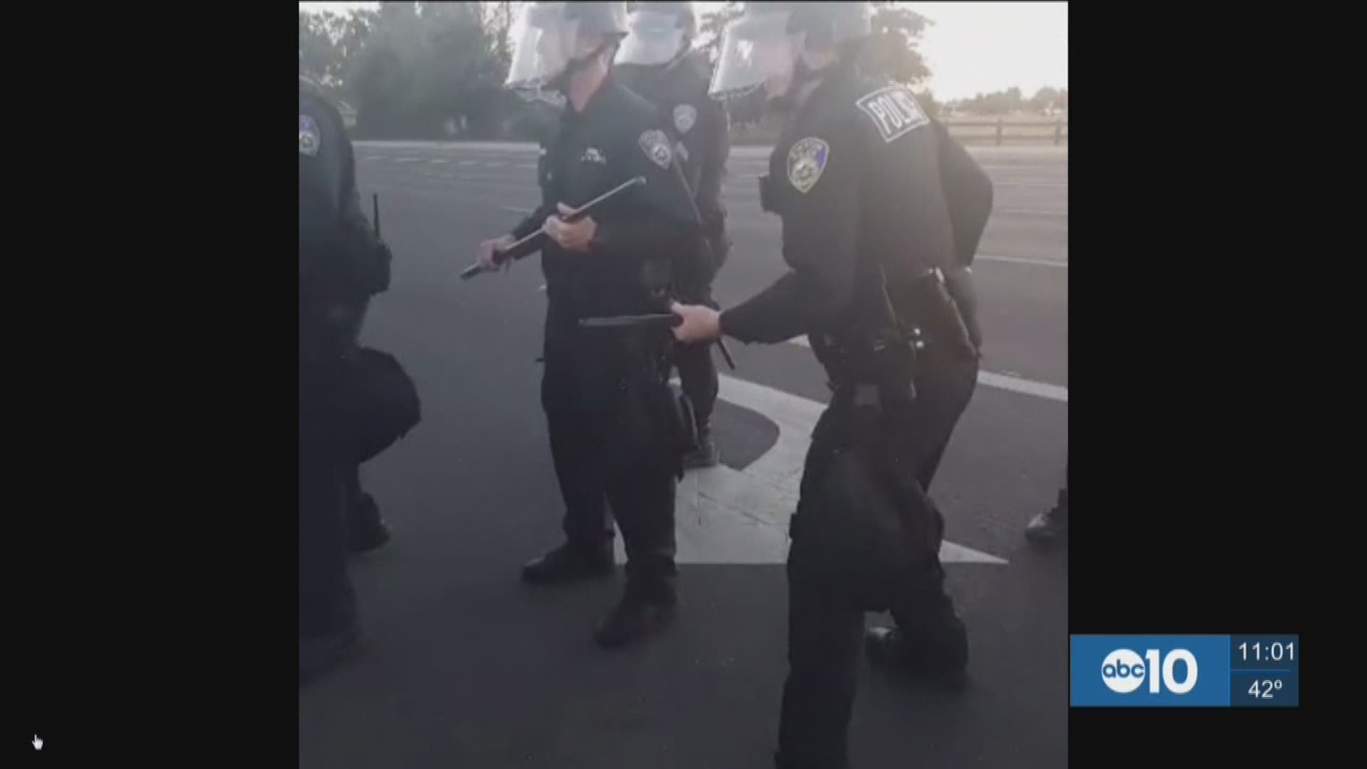 A protest in Stockton turned violent when an officer used his baton to hit a 16-year-old girl. (Nov. 23, 2016)