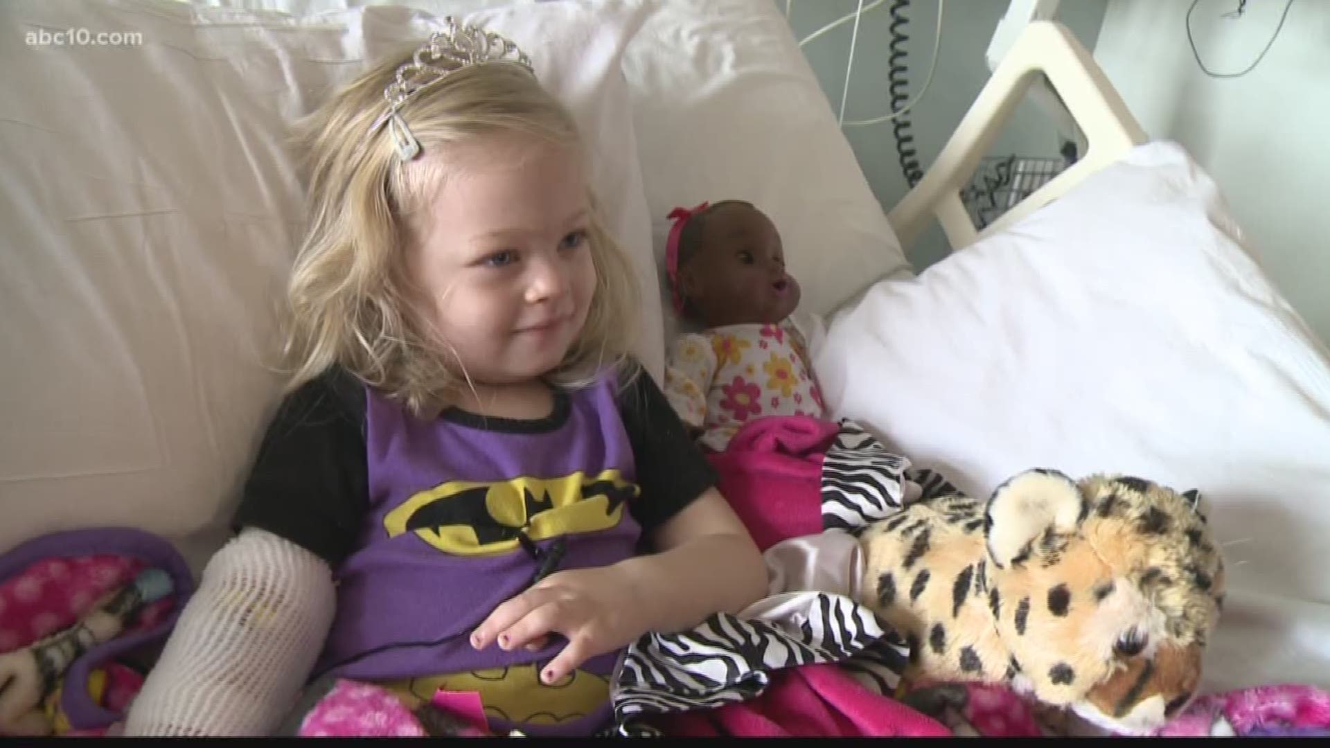 Anna, Elsa and Moana visit sick children at local hospital