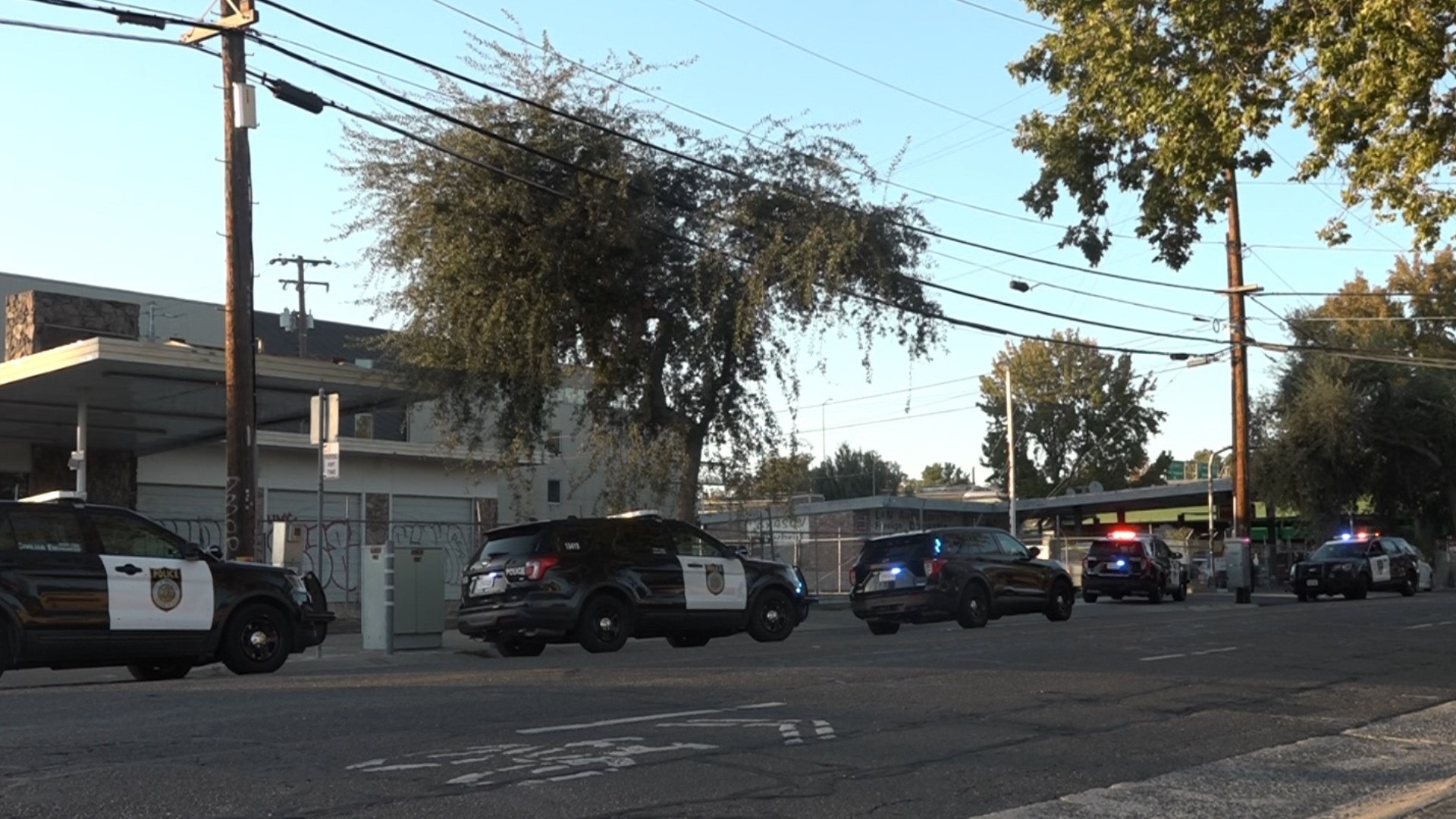 Sacramento police reported to the 400 block of Broadway just after 5 p.m. on reports of a stabbing. One man is dead and another was taken to the hospital.