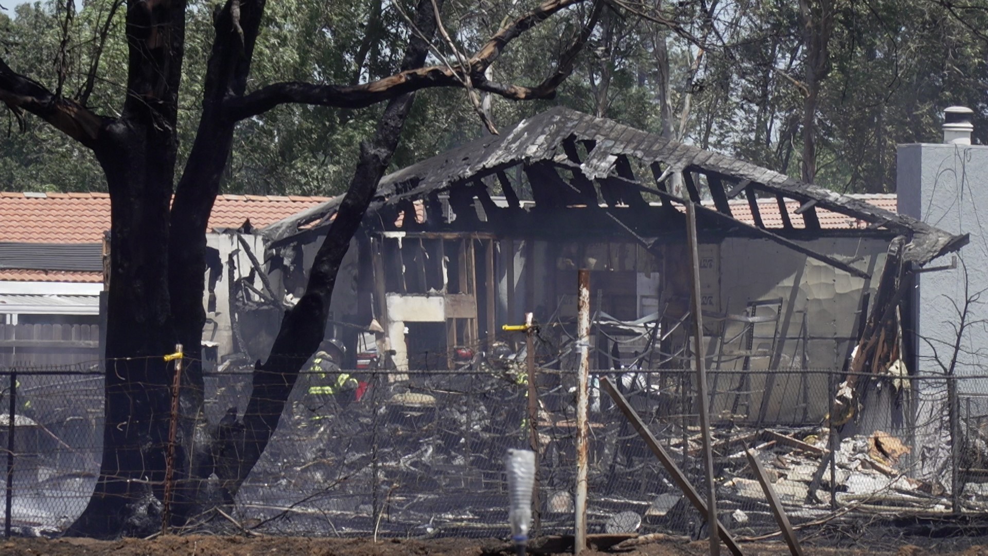 Rio Linda fire destroys one large building | abc10.com