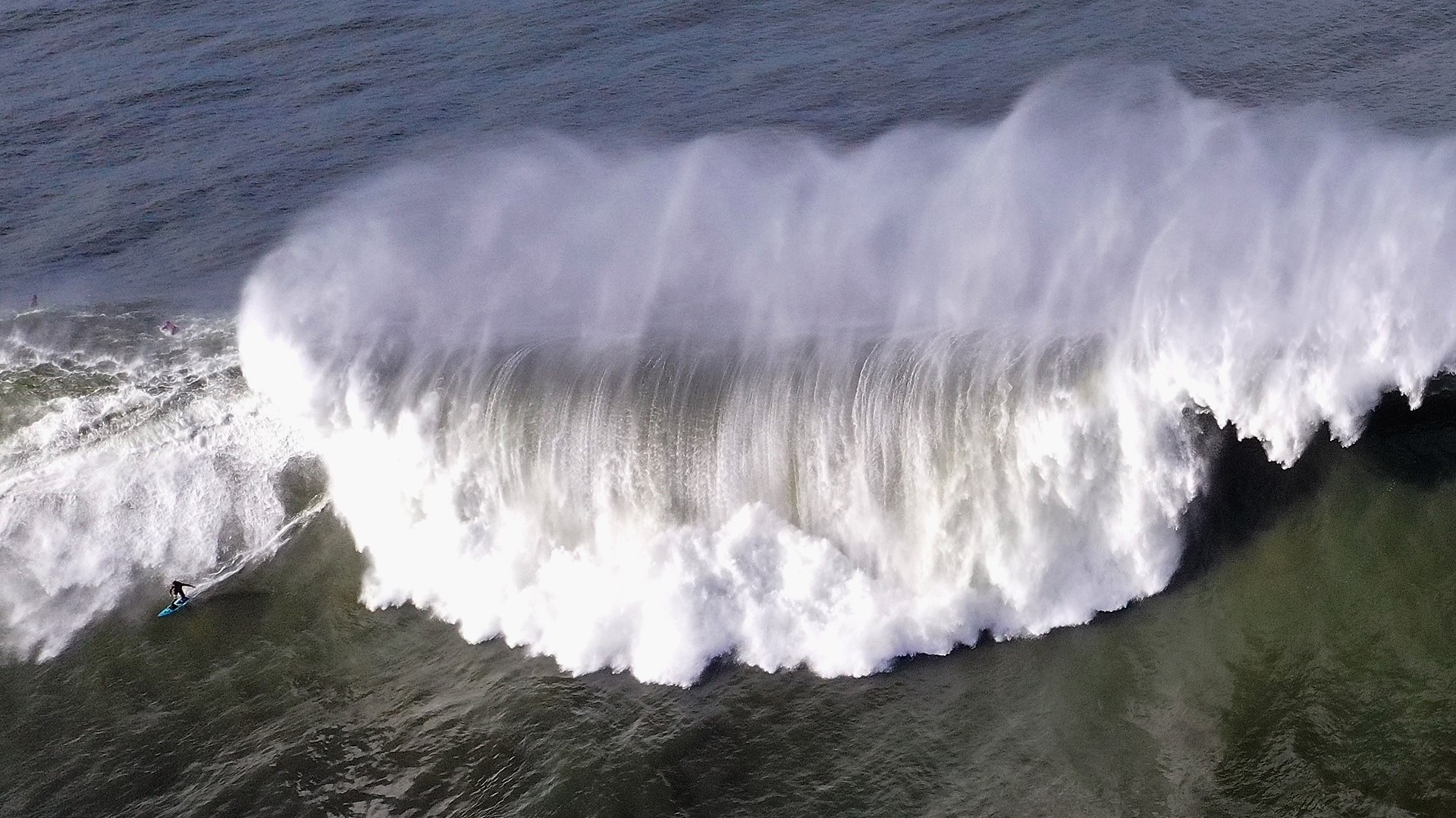 Surfers flock to Half Moon Bay for giant waves | abc10.com