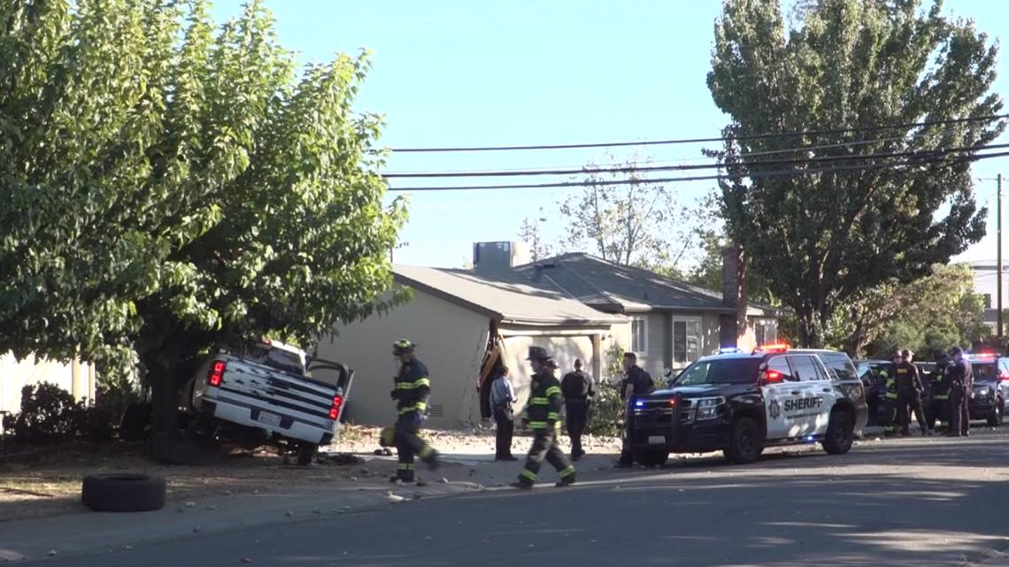 High Speed Chase Ends With Crash Into Homes | Abc10.com