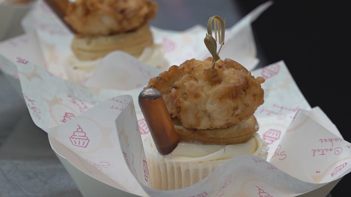 Bakers make chicken and waffle cupcake for Golden 1 Center - Vimarsana News