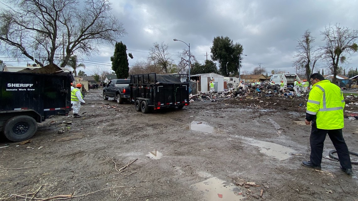 County clears debris, trash from Stockton mobile home park