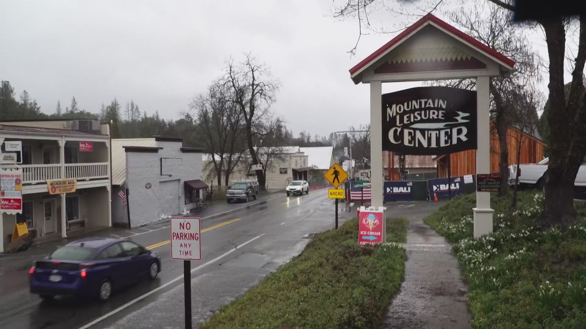 Tourists turn around in Groveland as Yosemite National Park closes amid blizzard