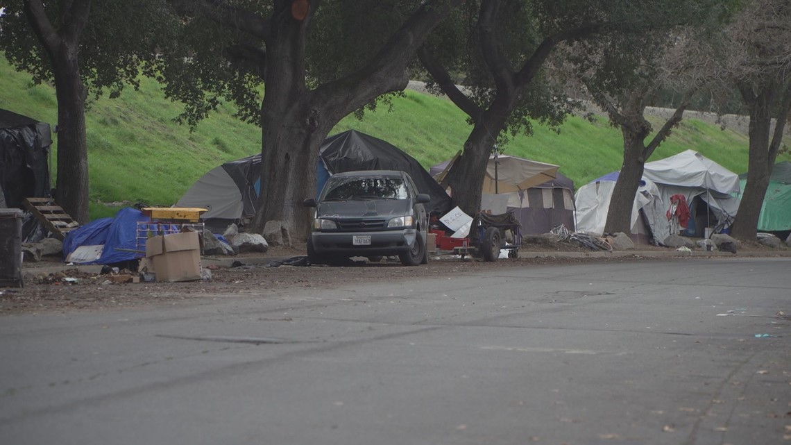 18 vehicles, trailers removed from Sacramento homeless camp - Vimarsana News