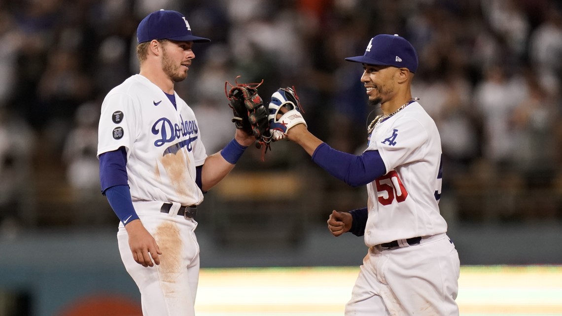 Betts, Muncy early HRs propel Bauer, Dodgers over Giants 3-2