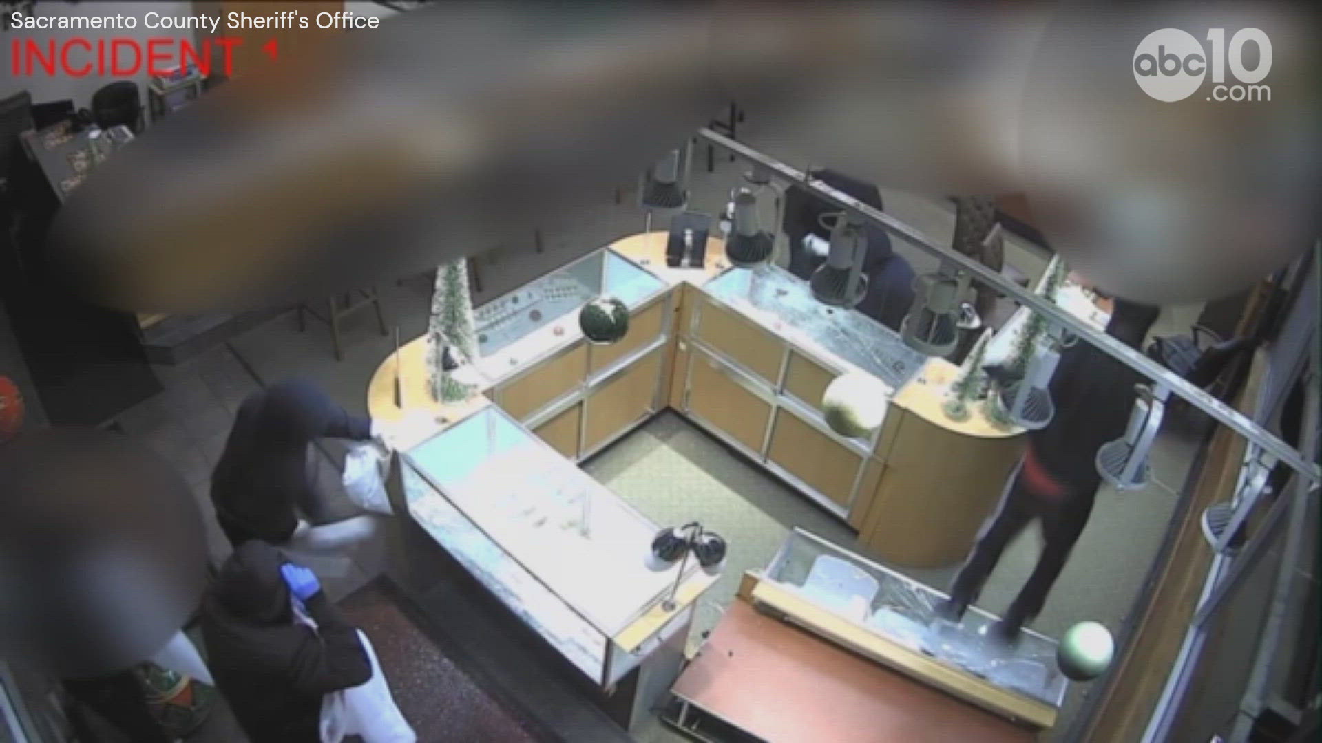 Video released from the Sacramento County Sheriff's Office shows a smash-and-grab robbery in progress at a south Sacramento jewelry store.