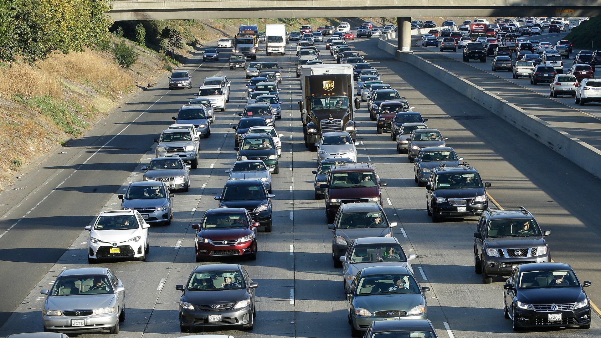California passes new zero emission rules, Macy's makes corporate cuts | Business Headlines