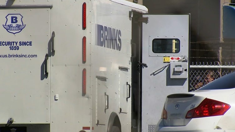 1 killed, 2 wounded in Oakland after Brinks guard opens fire during attempted robbery