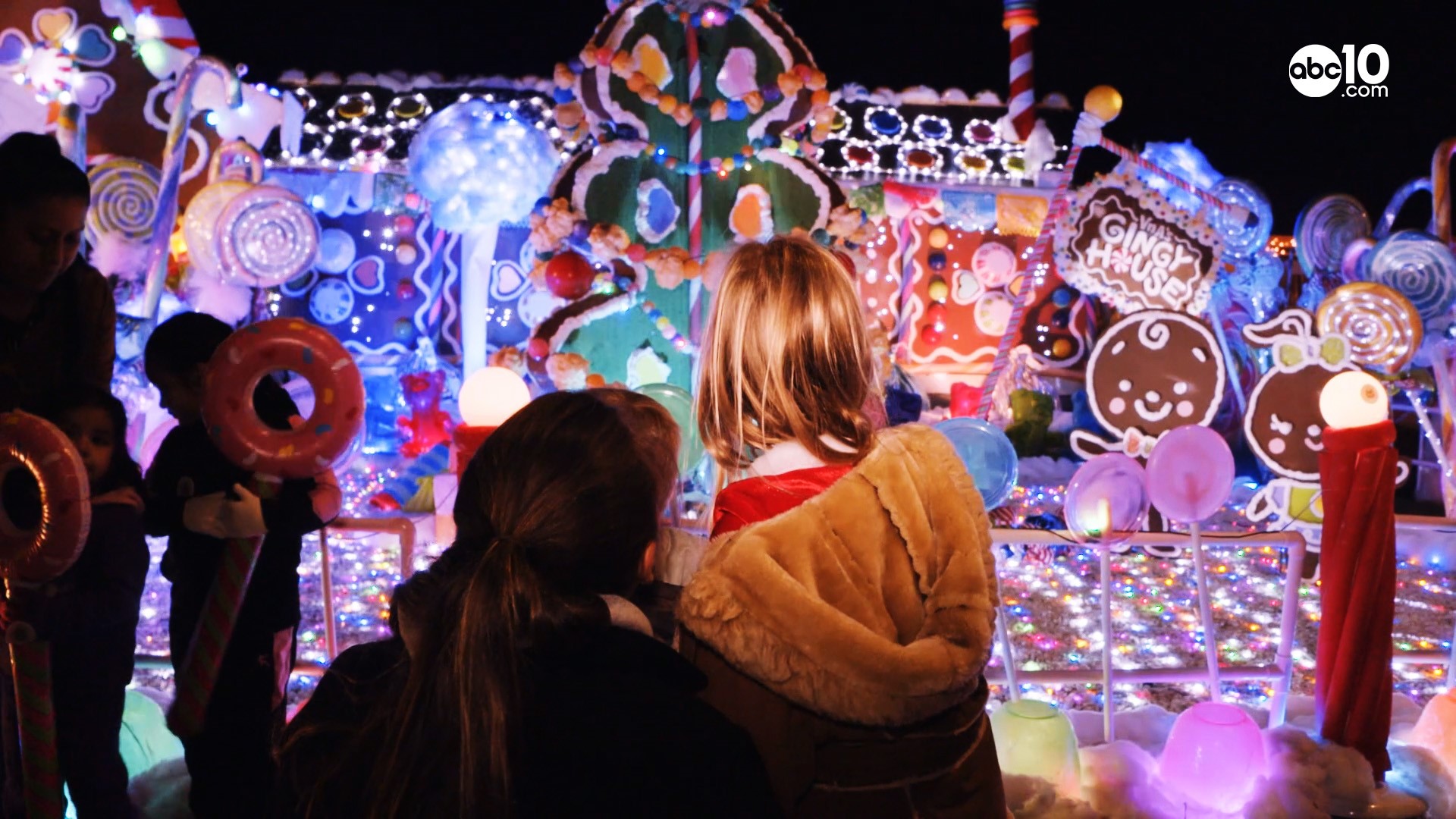 Gingerbread House Decor - Life On Virginia Street