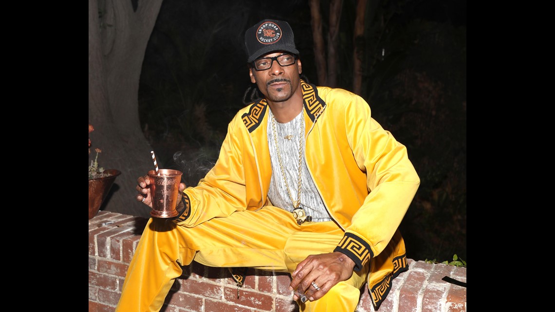 Snoop Dogg stands over Trump's dead body on album cover | abc10.com