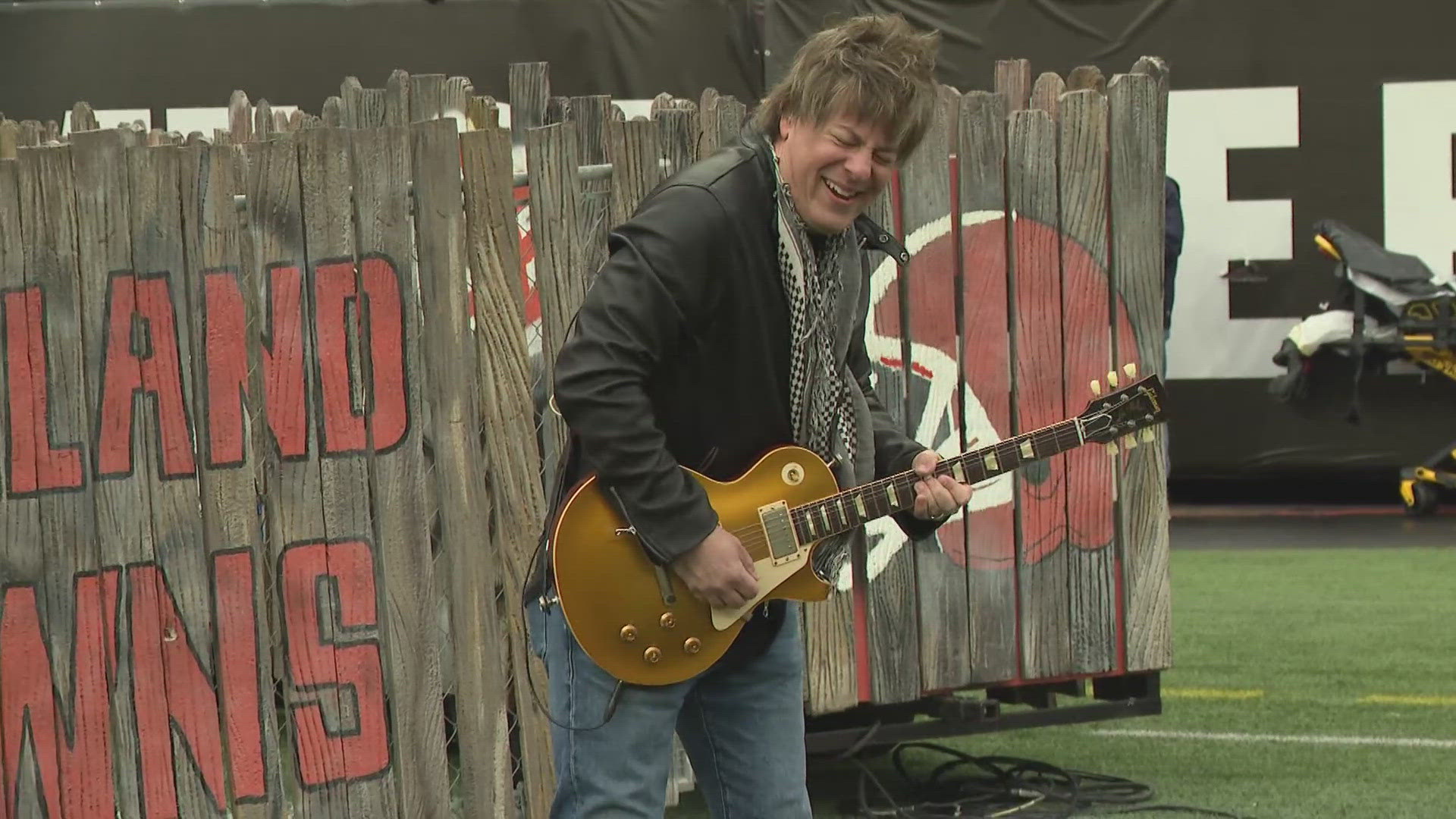 Sidoti, a Strongsville native who joined Taylor Swift's band in 2007, serenaded Browns fans as players entered the field ahead of their matchup with Kansas City.