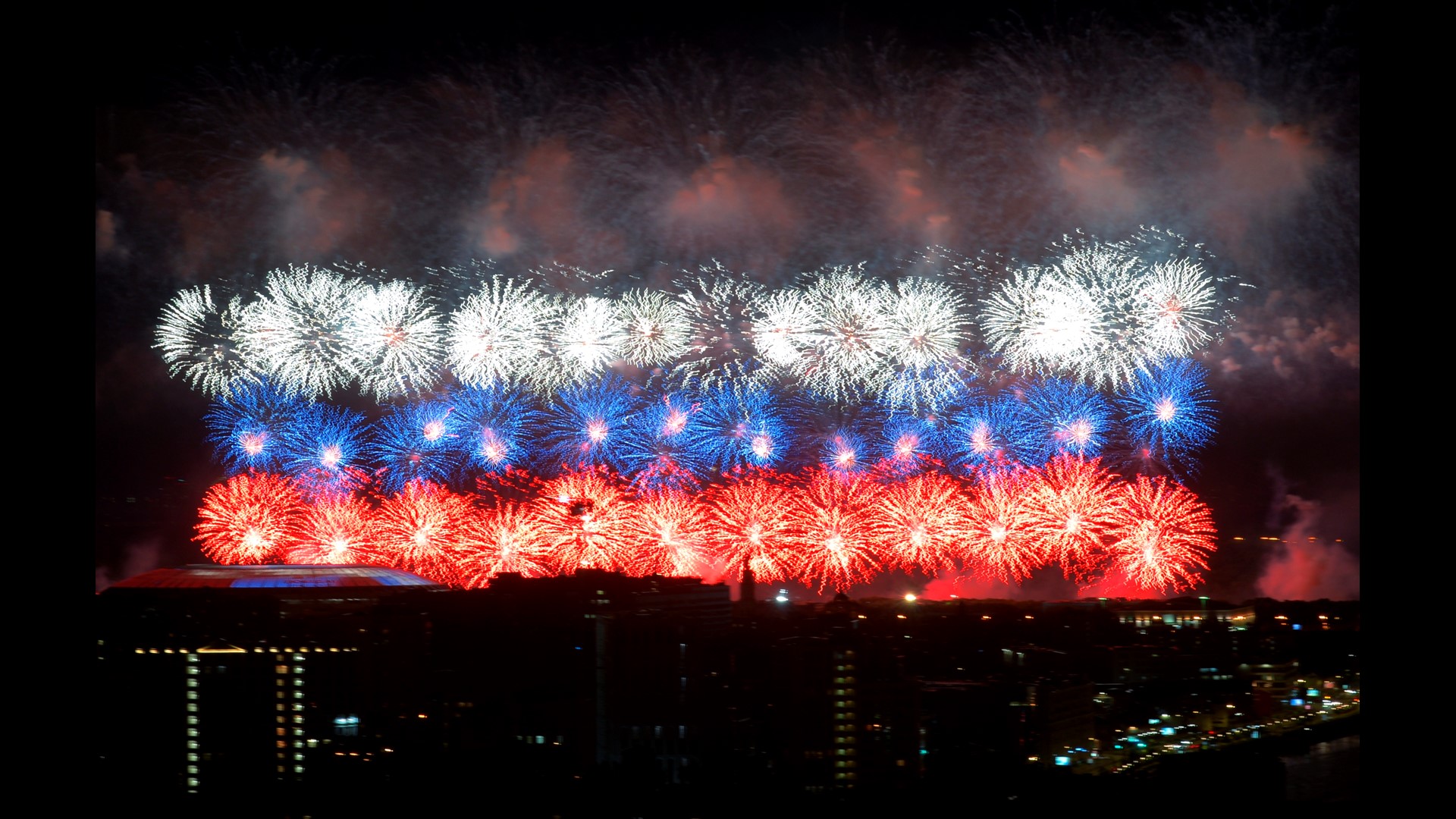 how do fireworks get their color