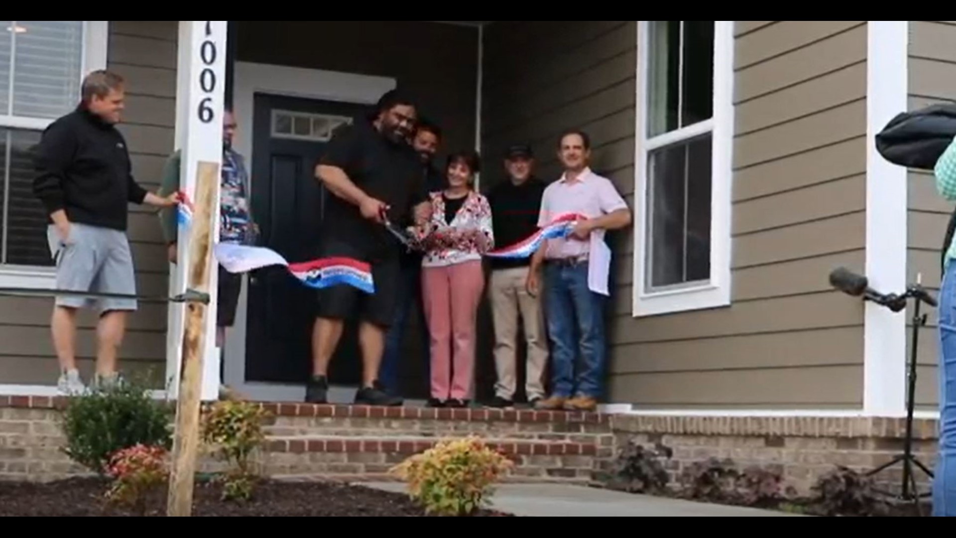 A nonprofit organization gave a veteran from  Loudoun County a new home